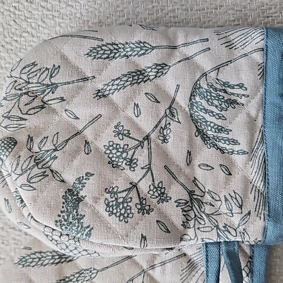 *LAST CHANCE!* Rachel Zoe Harvest Mini Oven Mitts - Picture 4 of 5